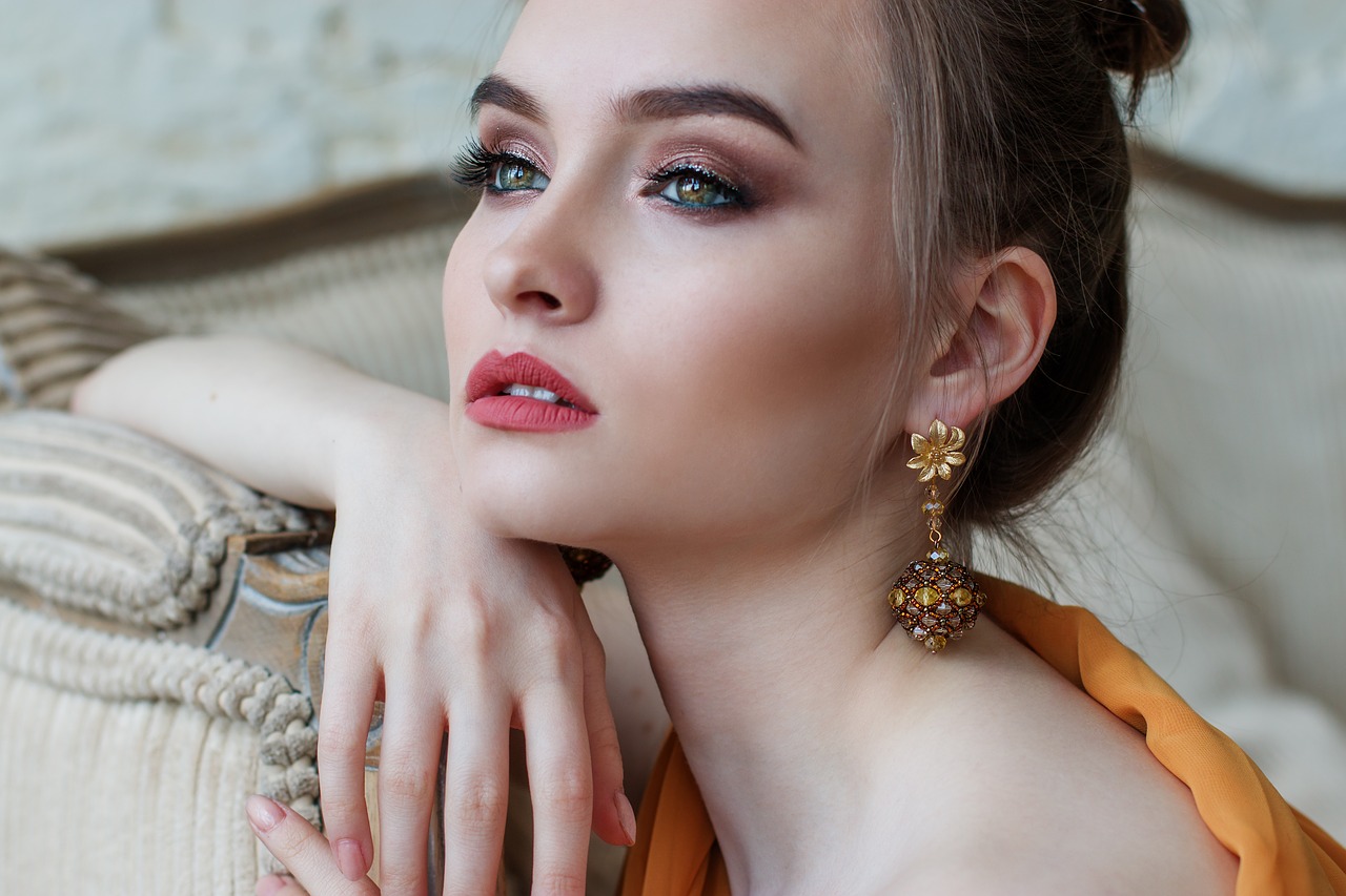 girl-2366438_1280