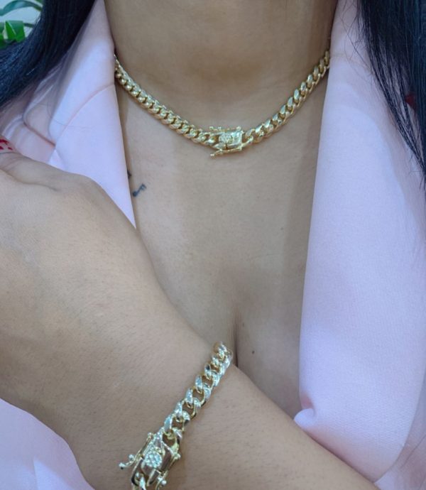 Set de Chocker dorado fino con brazalete